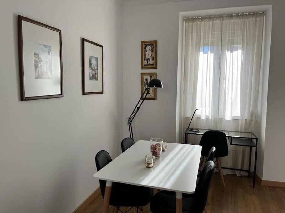 Casa Da Praia Da Poca - Apartamento Lirio Estoril Bagian luar foto