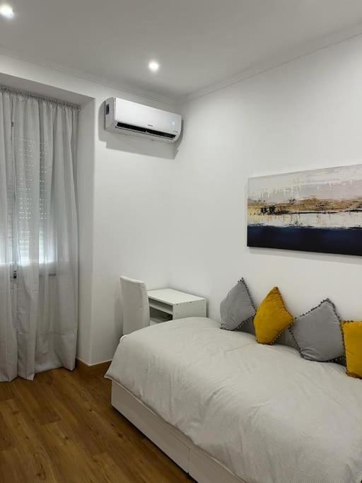Casa Da Praia Da Poca - Apartamento Lirio Estoril Bagian luar foto