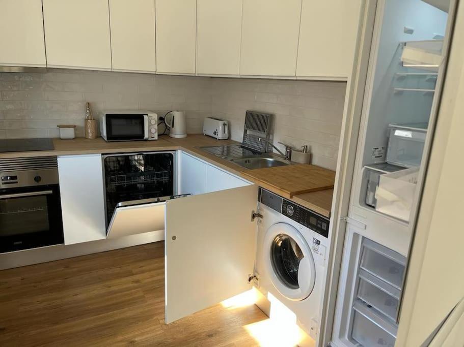 Casa Da Praia Da Poca - Apartamento Lirio Estoril Bagian luar foto